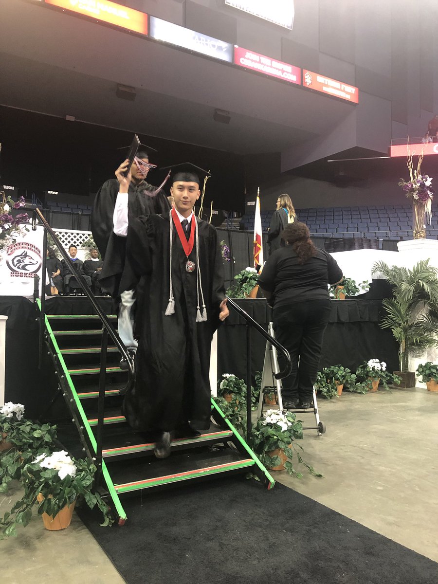 JsNJourneys's tweet photo. So much positive energy and love at the Class of 2019 Graduation🎓❤️🖤 # Cen10 https://t.co/01lJW3oqab