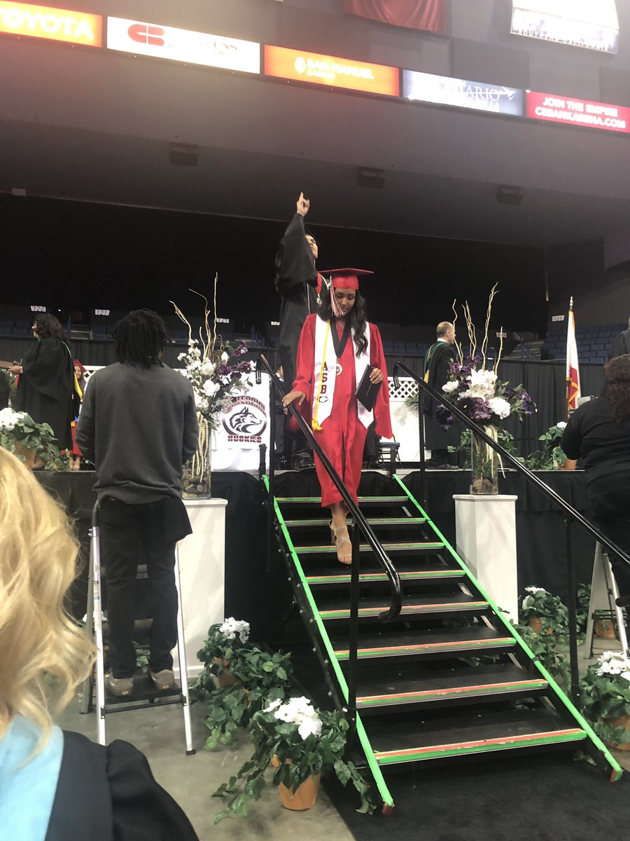 JsNJourneys's tweet photo. So much positive energy and love at the Class of 2019 Graduation🎓❤️🖤 # Cen10 https://t.co/01lJW3oqab
