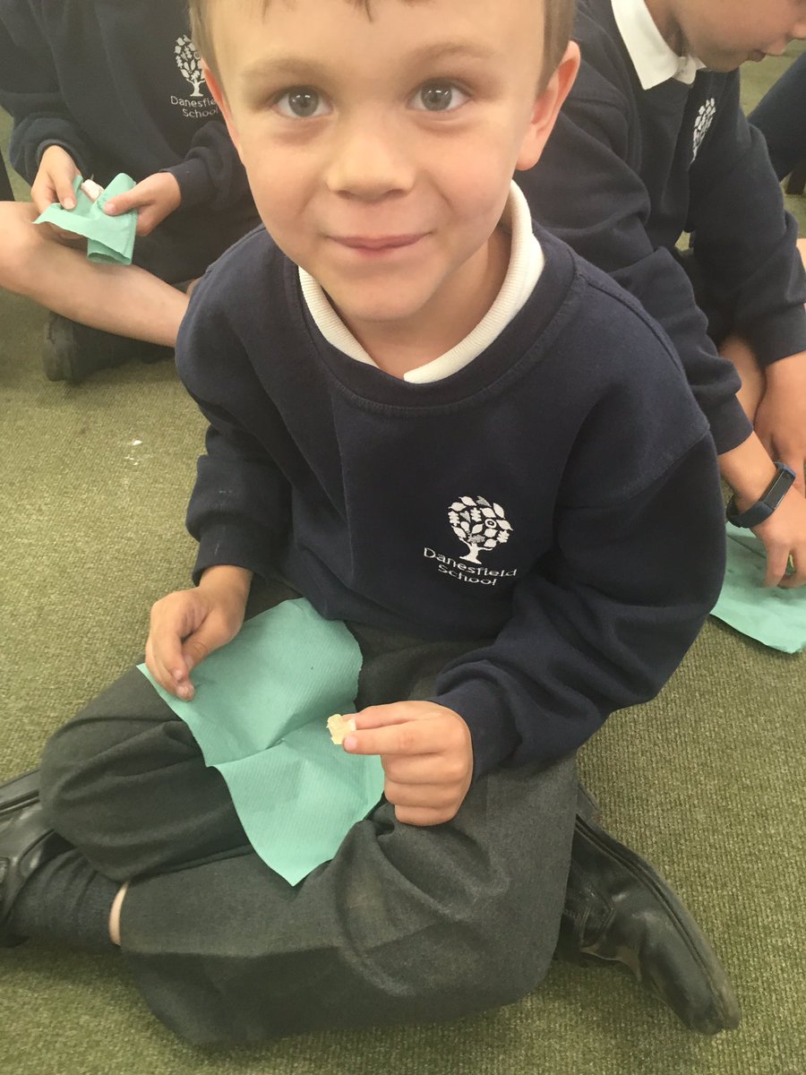DanesfieldY2's tweet photo. 2C got to try Turkish delight today, just like Edmund did when he was bewitched by the White Witch in Narnia. 🧙‍♀️🦁❄️ #classbook #learningthrougheating 🍬 https://t.co/LAiBFw0woE