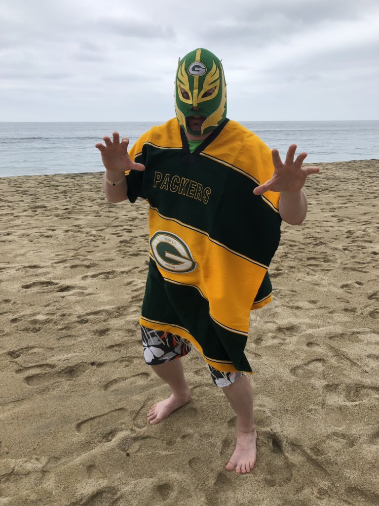 itsmeDPP's tweet photo. @podcastDWI’s very own #quesocabeza makes an appearance on the beaches of Mexico! @theCHAIRSHOTcom Always #UseYourHead #usatucabeza https://t.co/96wfN0TWZ9