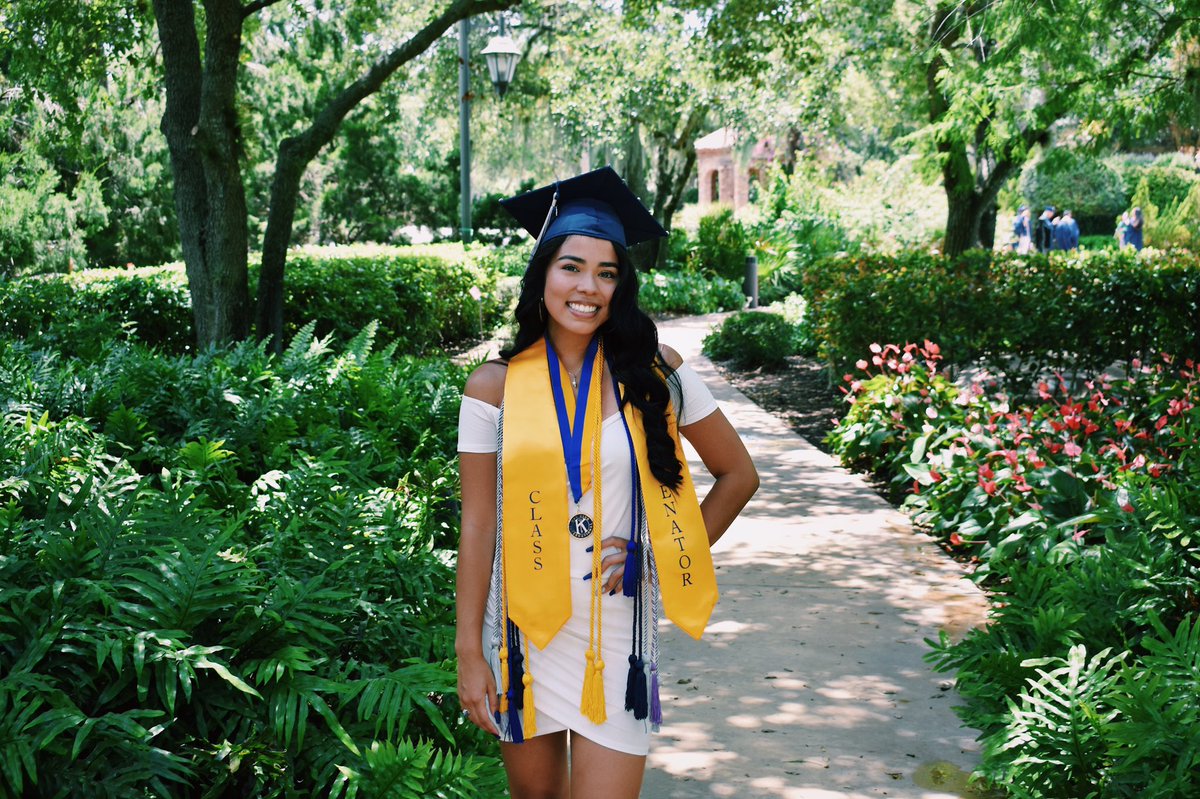 HeyItzJoanna's tweet photo. • 4.37 GPA 
• 13 cords, 2 medals 
• class officer all 4 years 
• 9th in my class 
• $26,919 in scholarships 
• NHS all 4 years of high school 
• full ride to Florida State
• ofc none of this is true, but ayyyee I graduated ‼️ https://t.co/IVooBeoUNW