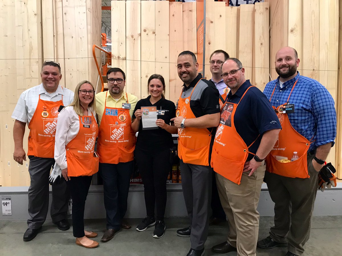Josh, SM at Midwest City OK, and team recognizing Sheila our MEAS for great partnership! Thank you Sheila for all you do everyday!@SheilaMariebby <a href="/DaveRebtoy/">Dave Rebtoy</a> <a href="/lanawarriner/">Lana Warriner</a>