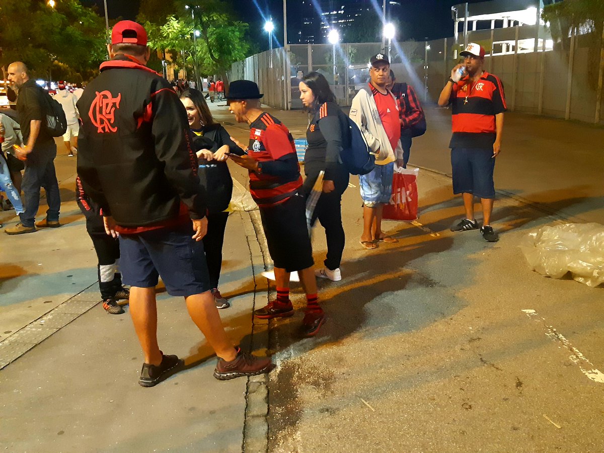 MuretaFla's tweet photo. Tá quase na hora!!!

#muretafla #flamengo #maracanã #adidas #bancobs2 #copadobrasil #flaxcor https://t.co/dQkAsRZTNA