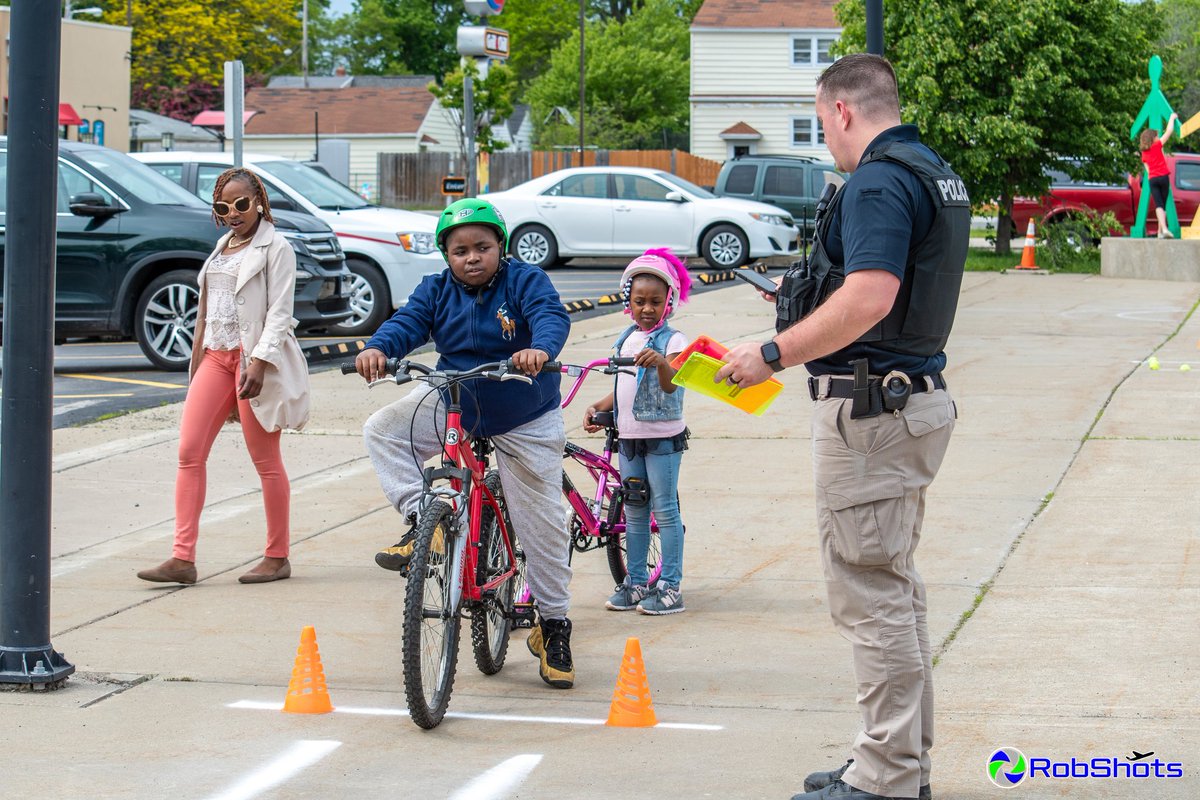 RobShots tweet media