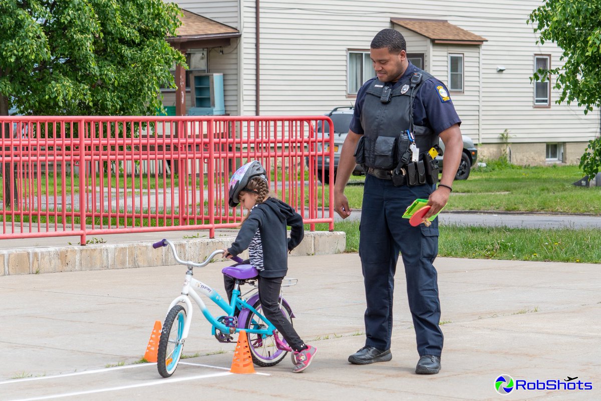 RobShots tweet media