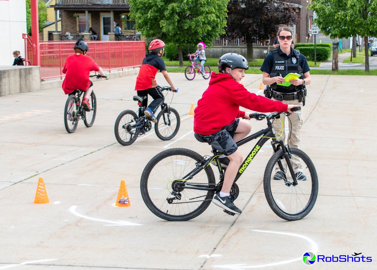 RobShots tweet media