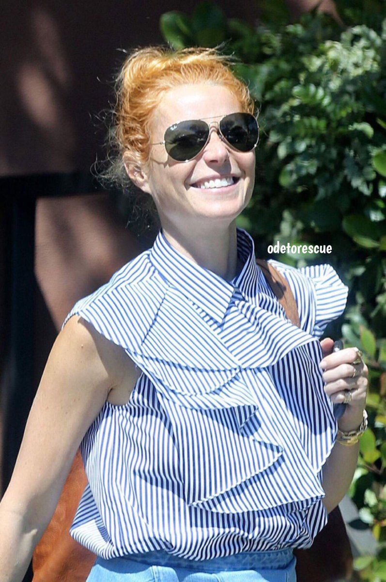 @𝐩𝐞𝐩𝐩𝐞𝐫𝐩𝐨𝐭𝐭𝐬 𝐣𝐮𝐬𝐭 𝐬𝐡𝐚𝐫𝐞𝐝 𝐚 𝐩𝐨𝐬𝐭. 

❛Caught out and about by the paps. . . 

     At least I was smiling!❜