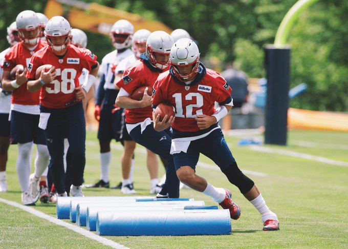 Watch Tom Brady's leaked NSFW photo on TwXstars