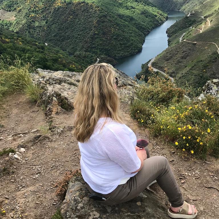 Fancy joining me for a wine tasting experience? 

No, not on the mountain top 😉 in The Central Hotel, Dublin 2 this Saturday 8th June 7pm.
Its going to be epic.🥂
Ideal for anyone looking for a fun, social night out that loves wine, cheese &amp; charcuterie.
eventbrite.ie/e/social-satur…