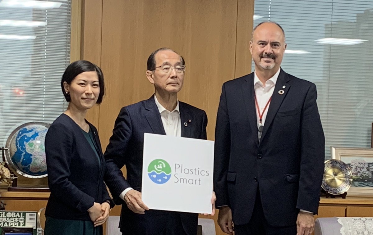 KaoGlobal's tweet photo. Ahead of the @g20org summit in Osaka this month, Dave Muenz, executive officer for ESG at Kao, met with the Environment Minister and the @ZeroWasteAcad to discuss Kao’s strategy for plastic reduction. #G20OsakaSummit #plasticreduction #plasticssmart https://t.co/X0oAGJG2Ty