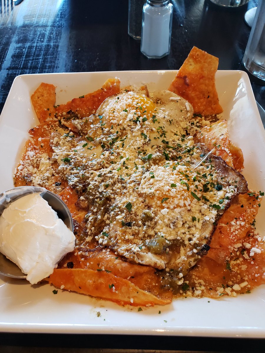 traveling1223's tweet photo. We had a great #TweetUp in Gilbert, Arizona today! Sheila from @ExploreThePrime met us for lunch at @libertymarket (amazing Chilaquiles btw!) and then we walked around a bit. Can't wait to explore more of Gilbert over the next few weeks! #DiscoverGilbert @DiscoverGilbert https://t.co/0OtChHpIvz
