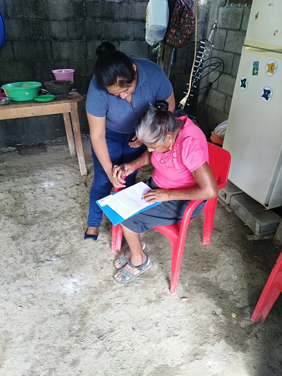 KikeyDina's tweet photo. Visitas domiciliarias en la Localidad del Palmito, invitando a la gente a qué se incorporen al #IEEA y terminen su educación Basica #Mcr15 #PrimeroLaPrimaria
#JornadaDeIncorporación @IEEASLP_tamazun https://t.co/Z4ezWr4ANZ