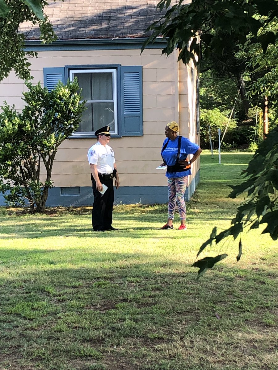 RichmondPolice's tweet photo. The Cedarhurst neighborhood has seen a decrease in property crime, but we still want residents to be vigilant! #LockItOrLoseIt https://t.co/ofTBhHy1CQ