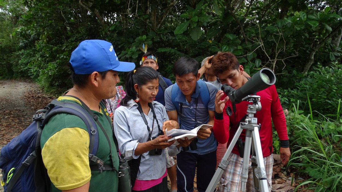 F_EcoCiencia's tweet photo. Mujeres y hombres #waoranis participaron del 4to. taller de aviturismo en #Gareno, un espacio para comprender la importancia del cuidado de las aves, tomar en consideración el propio patrimonio y revalorar el bosque desde el punto de vista de su biodiversidad #BOSPlus https://t.co/SghiEUaw0H