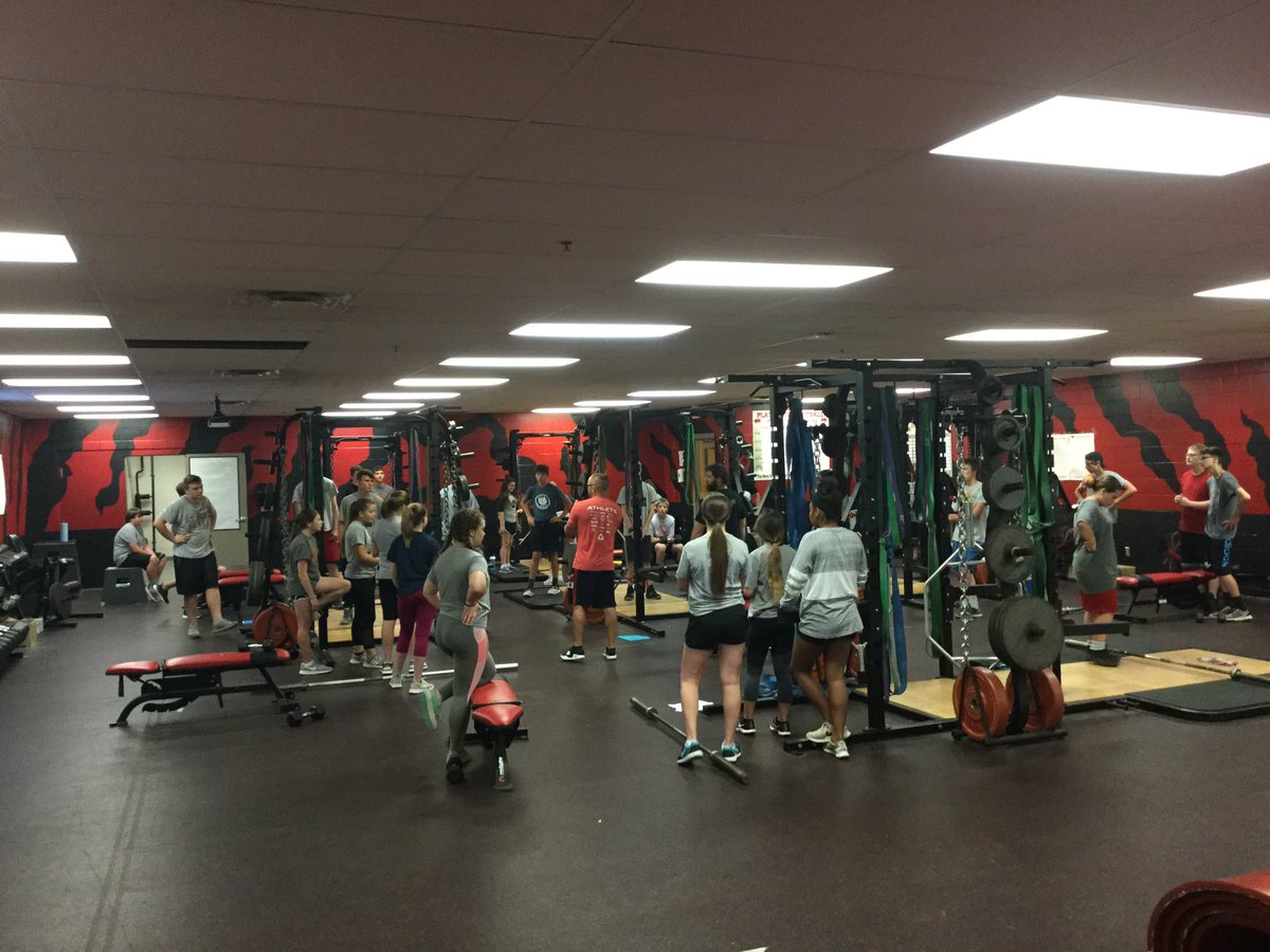 k_kellerstrass's tweet photo. Great day 2 of Summer S&amp;C!! #PHSathletics #PHSstrength https://t.co/oVvpAFdPbC