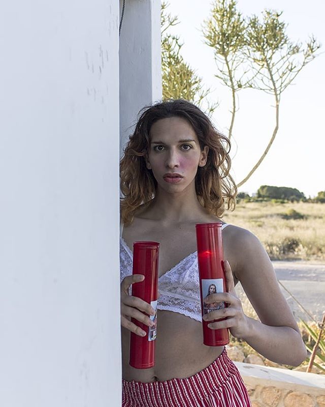 Los ojos de Cristo, la pureza de la virgen.
@barbara_esteve quiere ser una santa #moodinspiration #fashionphotograph instagram.com/p/ByS2FYjidOI/