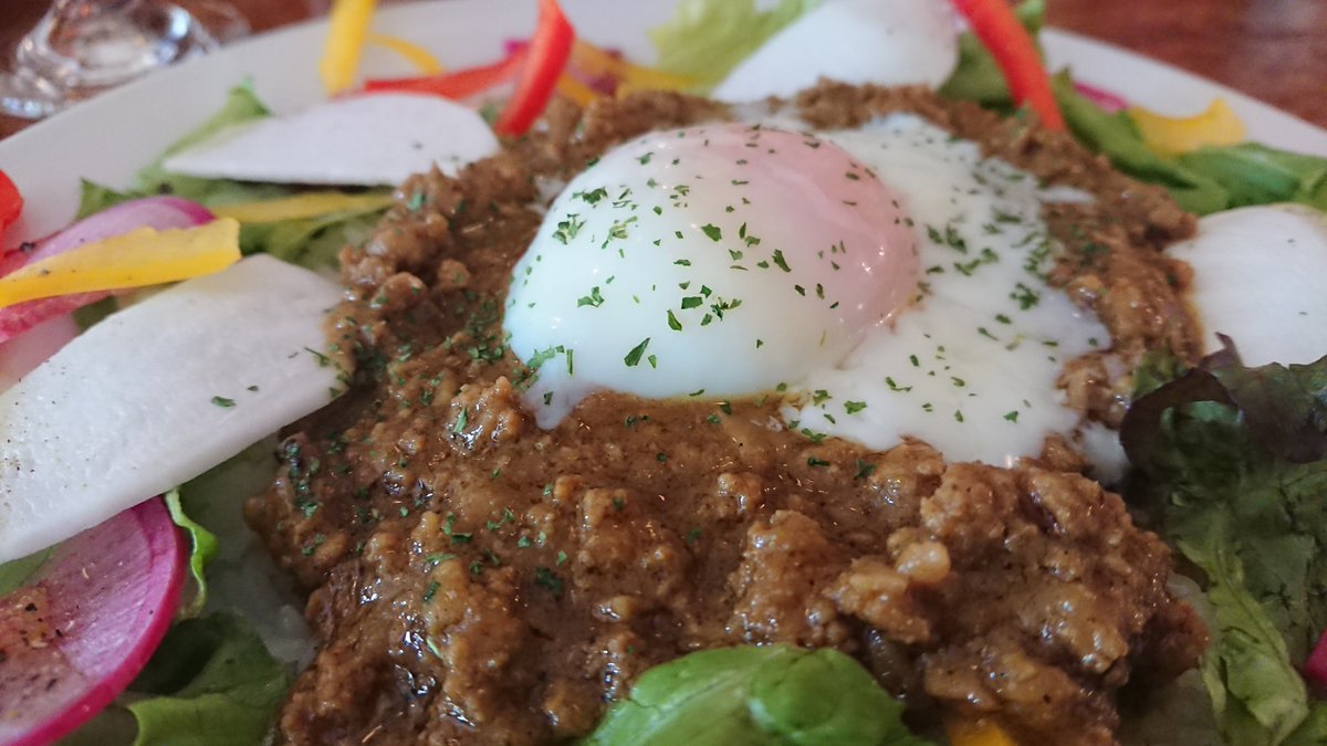 薮下一也 On Twitter 今日のランチは 半熟たまごで食べるキーマカレー 有機野菜もたっぷりで美味しい 今日のランチ 半熟たまごで食べるキーマカレー キーマカレー 夏カレー ランチ 調布ランチ 調布グルメ グルメ 洋食屋クリスマス亭 カレー部