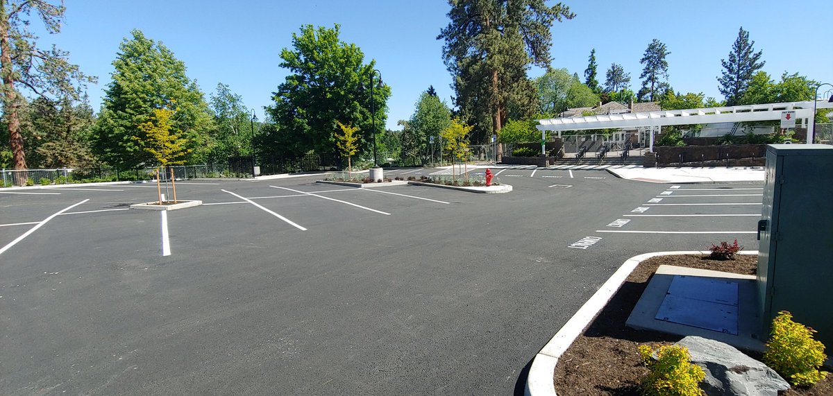 chrispiperor's tweet photo. Excited to announce that on June 5th the Mirror Pond Parking lot @DowntownBend opens. I joined @CityofBend colleagues and @BendCityPolice to preview the new lot. Project completed on time and on budget! #mirrorpond @thebulletin @1110KBND @KTVZ @TheCODaily https://t.co/ihAImG18xz