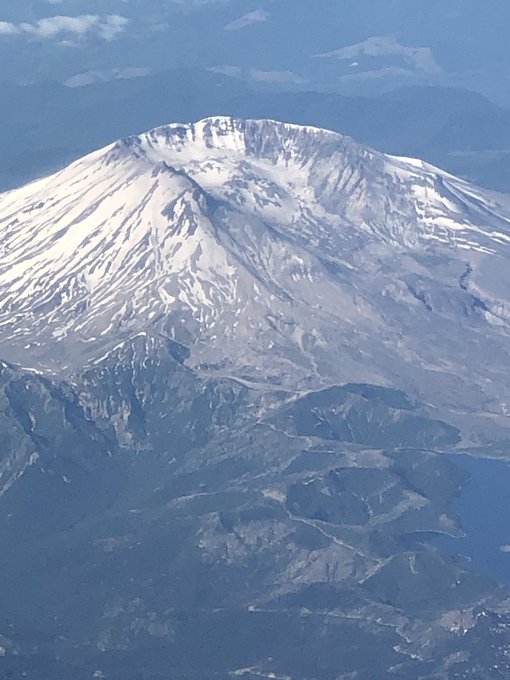Mt. Saint Helens after leaving SeaTac. Thanks @AlaskaAir for the nice view! https://t.co/upseqj1KJX<a href="/tag/mvsales"class="tags"><span>#mvsales</span></a><a href="/tag/mvboys"class="tags"><span>#mvboys</span></a>