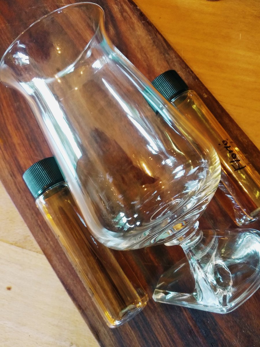 CelticWhiskeyCl's tweet photo. Getting ready to tweet taste. A big choice of glassware here but as it's Irish I'm going for the @TuathGlass tonight. #WriterTears double tasting starts at 7:30pm. https://t.co/rQYgZonwzS