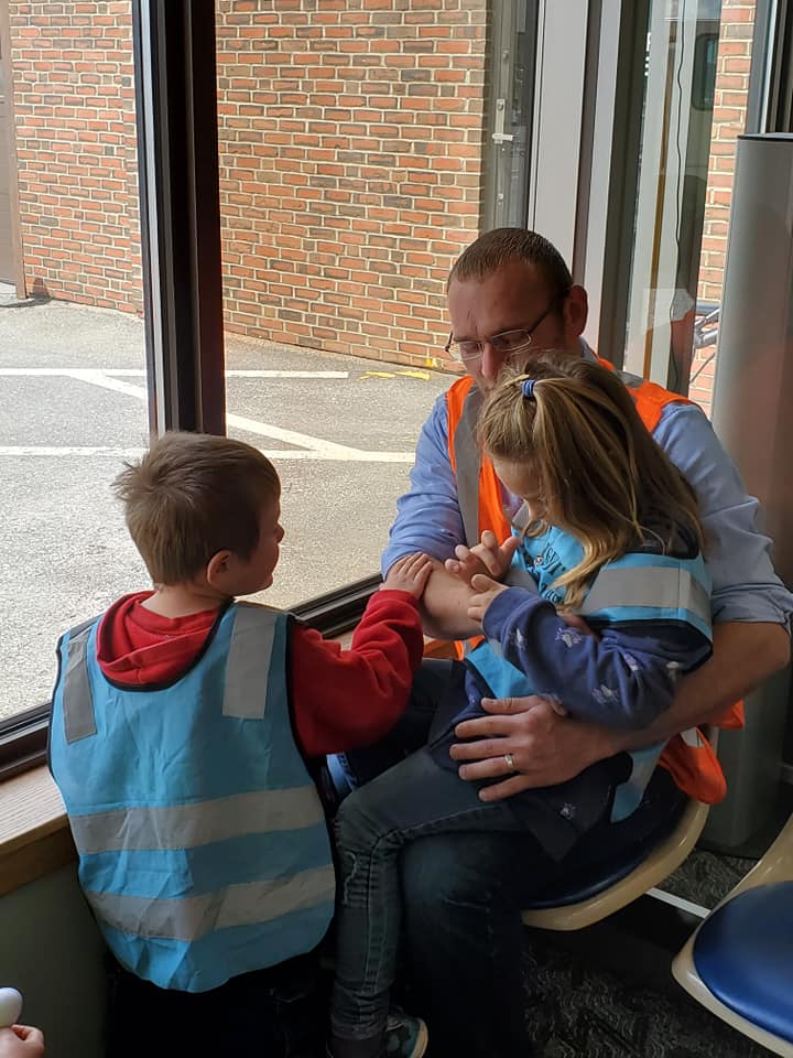 kellijeanne808's tweet photo. It's all about starting them young!  UGE team PQI hosted a Littlefeather School visit to Presque Isle International Airport to see what United Airlines and the airline industry is all about.  Many potential little recruits!! @weareunited @ElizabethHanni9 #flypqi https://t.co/nzO0aKZvHr