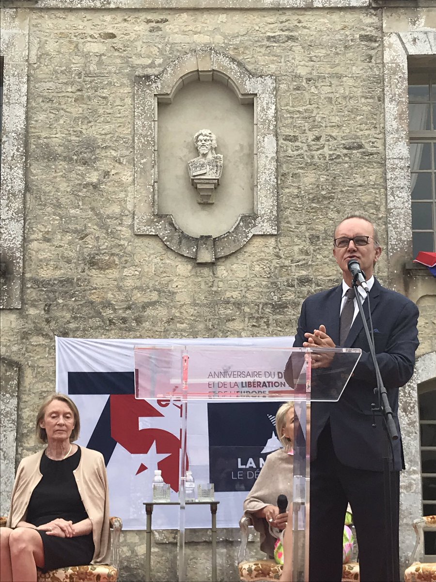 boblewisfr's tweet photo. Moving ceremony @ chateau Servigny where surrender of Cherbourg was signed June 1944 by Gen von Schlieben 🇩🇪 & Gen Collins 🇺🇸 with Helen Patton Suzanne Eisenhower Bettina Adenauer Axel von Schlieben Emanuel Leclerc Berangere de Pontac talking peace legacy #peacebypeace #75Dday https://t.co/4yMpTRSOw7