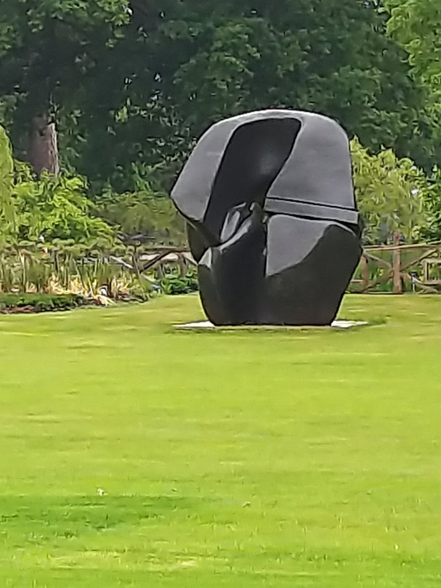 SkinnersCoaches's tweet photo. Stephen &amp; Deb went to @RHSWisley this afternoon &amp; enjoyed the #HenryMoore statues in the gardens &amp; the new #Welcomebuilding. Very smart! Lots of lovely things to buy... Bought some bits &amp; bobs... https://t.co/9FlNDCQVbg