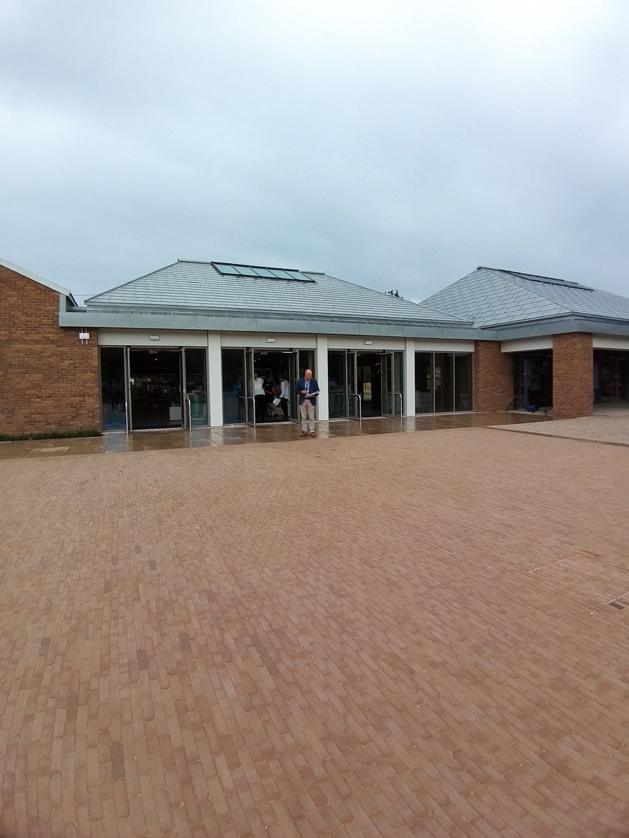 SkinnersCoaches's tweet photo. Stephen &amp; Deb went to @RHSWisley this afternoon &amp; enjoyed the #HenryMoore statues in the gardens &amp; the new #Welcomebuilding. Very smart! Lots of lovely things to buy... Bought some bits &amp; bobs... https://t.co/9FlNDCQVbg