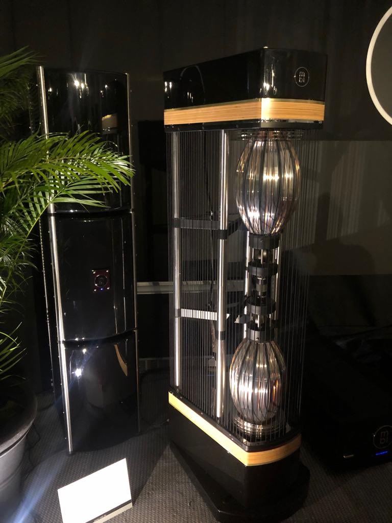 Never a dull moment at High-End Munich 2019. Take a look at this masterpiece of mbl! 

#stassen #stassenhifi #hifi #hifiaudio #instahifi #luxury #luxuryaudio #details #audioquest #audio #musicbox #music #highend #highsociety #highendaudio #castle #listen #piano  #mbl #mblhifi