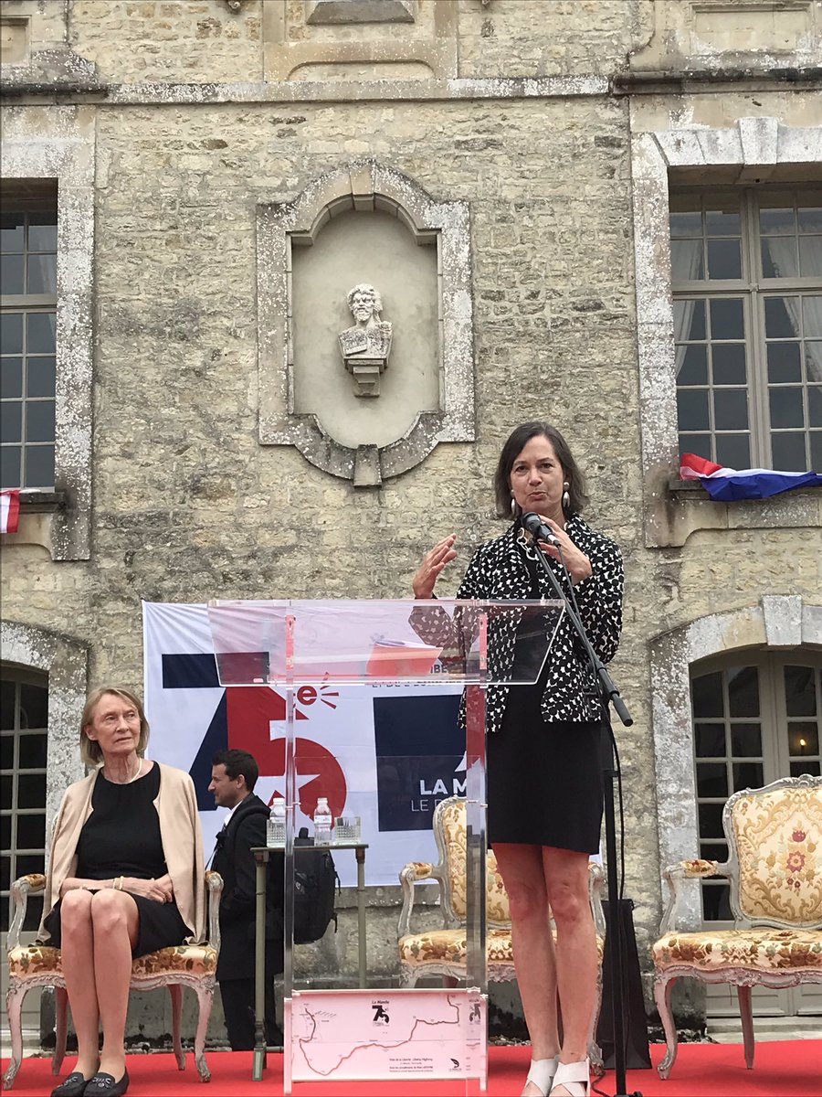 boblewisfr's tweet photo. Moving ceremony @ chateau Servigny where surrender of Cherbourg was signed June 1944 by Gen von Schlieben 🇩🇪 & Gen Collins 🇺🇸 with Helen Patton Suzanne Eisenhower Bettina Adenauer Axel von Schlieben Emanuel Leclerc Berangere de Pontac talking peace legacy #peacebypeace #75Dday https://t.co/4yMpTRSOw7