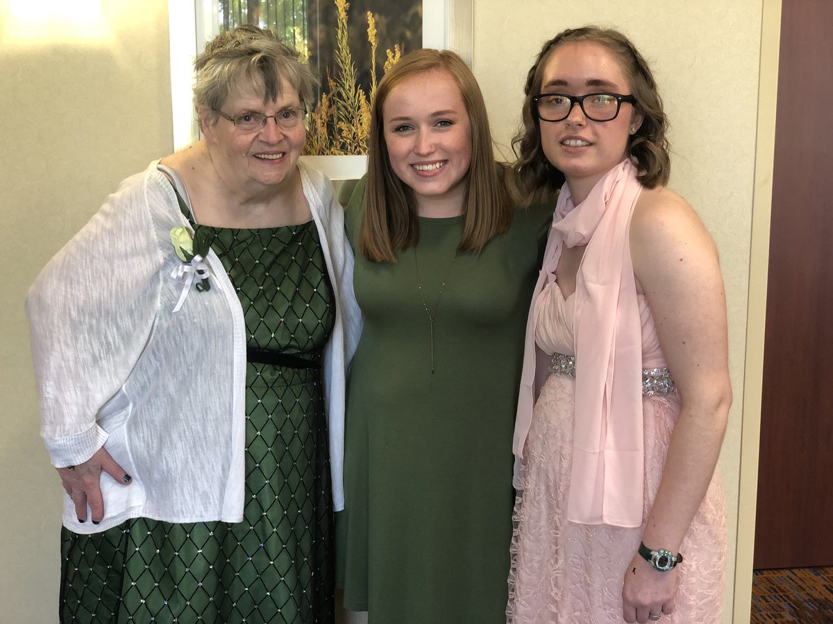 emilyi_97's tweet photo. Making memories at #CCRIProm 💕 #TheresNoPlaceLikeCCRI https://t.co/OCMdRkwWKr