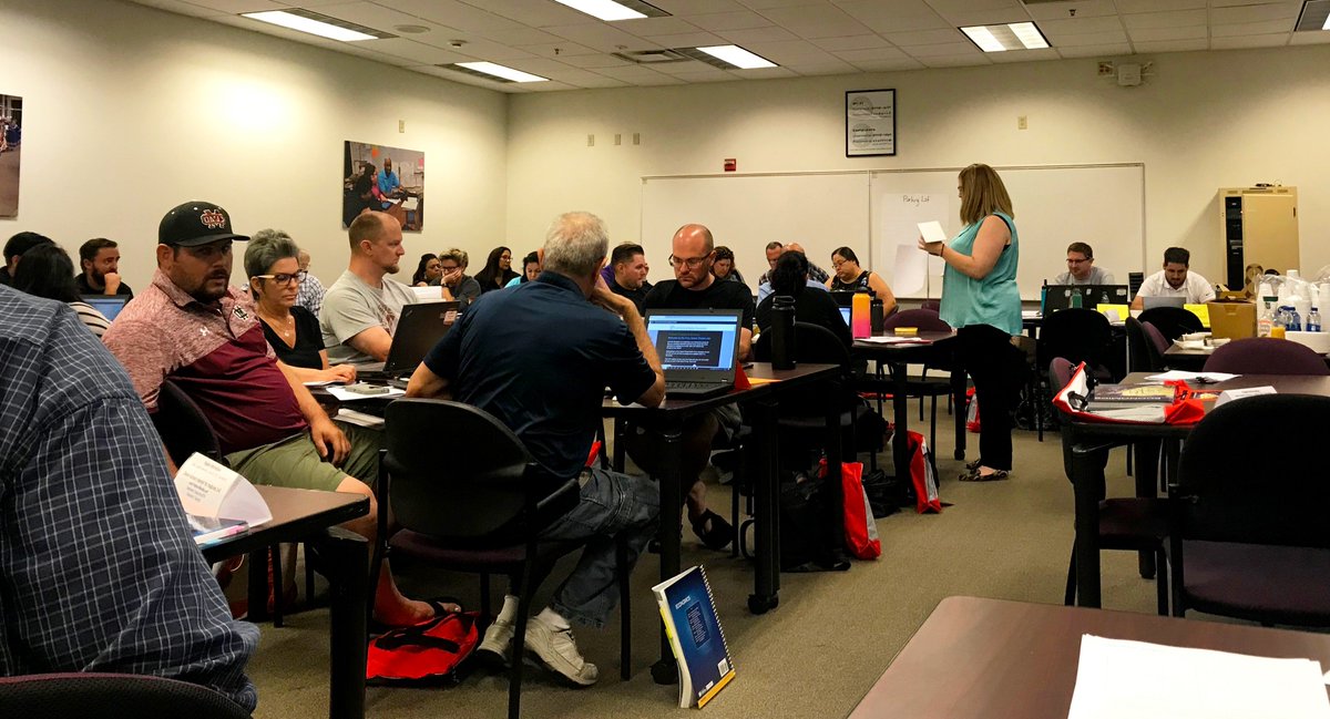 ccsd_cpd's tweet photo. We've got a full room of @ClarkCountySch US Government and Economics teachers here today for the high school #FinancialLiteracy professional learning session. https://t.co/XYm0QiZFud