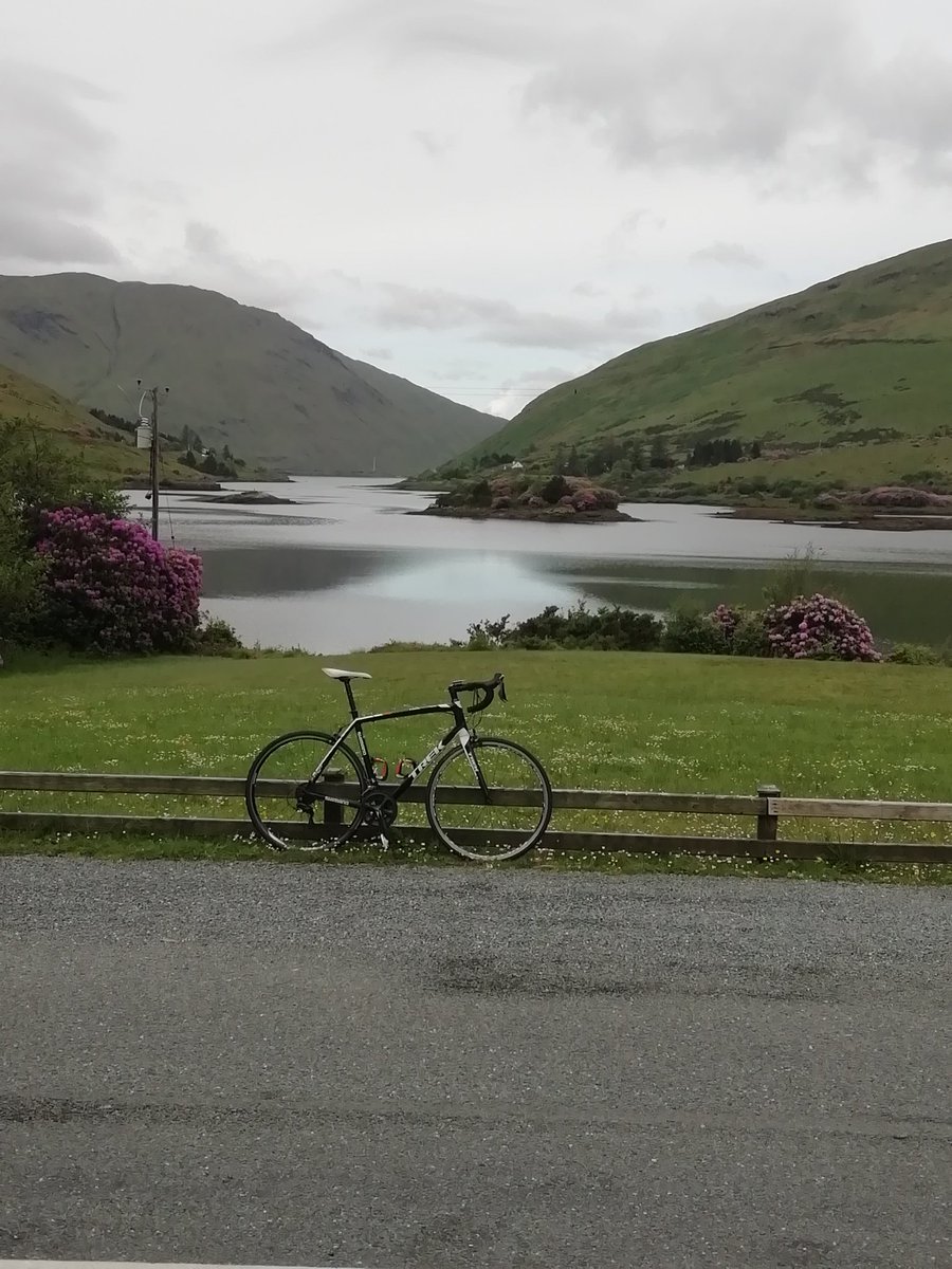Spongus's tweet photo. Hard to not be inspired riding around Ireland on the Wild Atlantic Way 😁🇮🇪 @gcn #gcnphotos #gcninspiration https://t.co/JZZ6NBIuDY