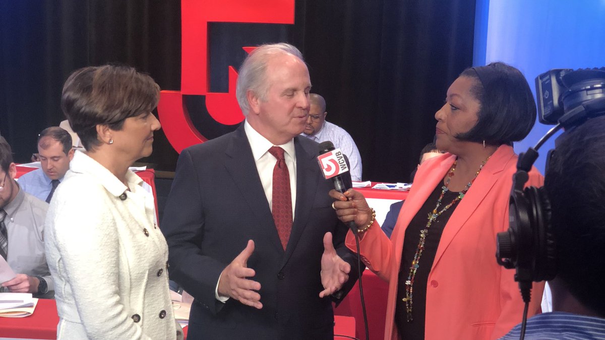 UnitedWayMABay's tweet image. “Economic empowerment creates economic mobility, and when communities thrive, businesses thrive” - Anna Colton of @BankofAmerica &amp;amp; @WCVB General Manager Bill Fine interviewed by @KarenHolmesWard on the importance of #financialliteracy to people in need for #ProjectCommUNITY