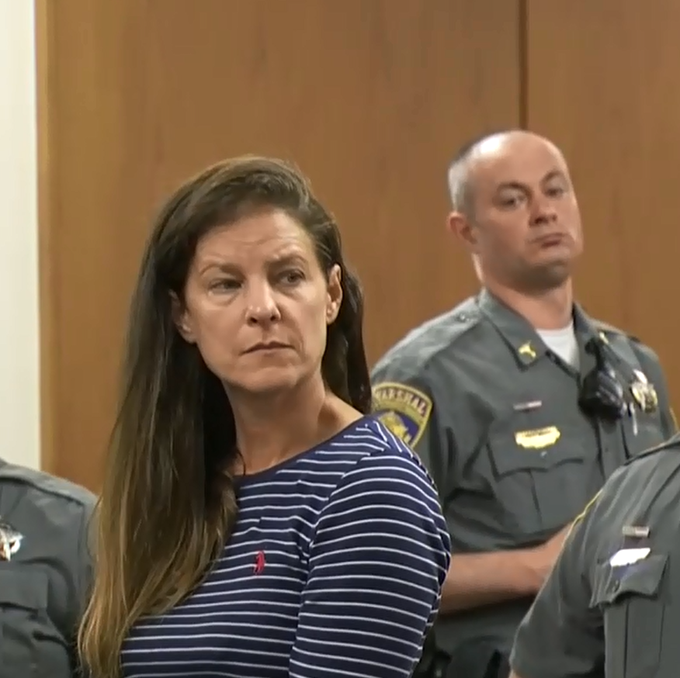 MarthaBaby's tweet photo. Michelle Troconis 2016 vs. Michelle Troconis 2019. She aged about 25 years in 3. Must be the Connecticut weather. #JenniferFarberDulos @NewCanaanPolice #WhereIsJennifer? https://t.co/0ZkJ7HJmaP