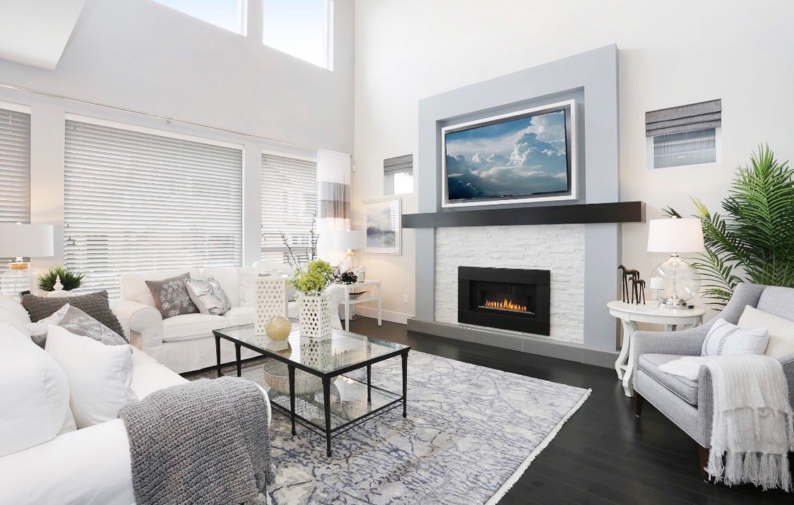SavannahHeatPro's tweet photo. Show homes are always decorated beautifully and @morningstarhomes does not disappoint at their Pacific Heights development.  Our BL21 adds warmth to an already wonderful room. #showhome #buildersline #interiordesign #decorate #fireplace #renovate https://t.co/oSxY1SHc8g