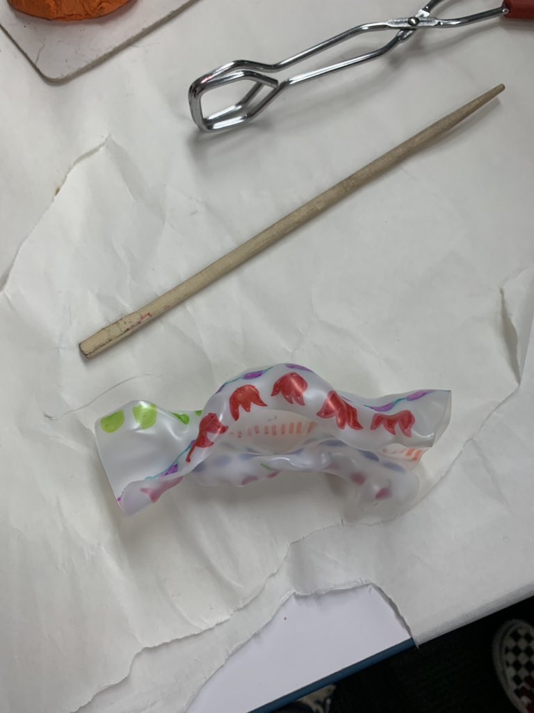 Haweselementary's tweet photo. The Chuhuly project and process in art explorers today! #sofun #behawesome #hawesnation #ptafunded https://t.co/y9N3XuPEnf