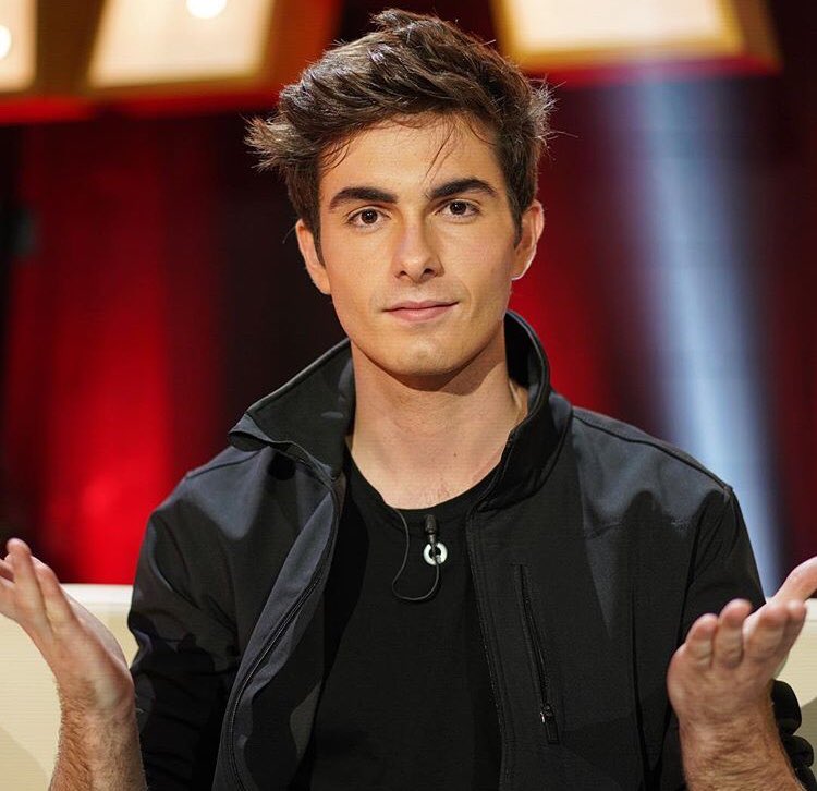 jajejijojufest's tweet image. Hoy os presentamos a David Díaz, viene desde Madrid y tal vez lo conozcáis por ser finalista del programa Pura Magia en TVE
Y si no lo conocéis, pues nada...

Este Domingo 9 de Junio
A las 12:00
En el JAJEJIJOJU...., tenéis esa oportunidad 

Sacadlas ya!!!
teatrocervantes.com/es/genero/otro…