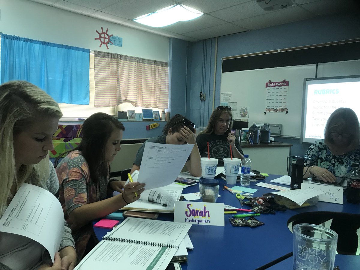 MLDBell3914's tweet photo. CCES Artful Reading Day 2 Module Training! Rubrics, writing, guide books, reading, and the arts all together! #ArtfulReading #KySRCL https://t.co/6dWqD8Z2vE