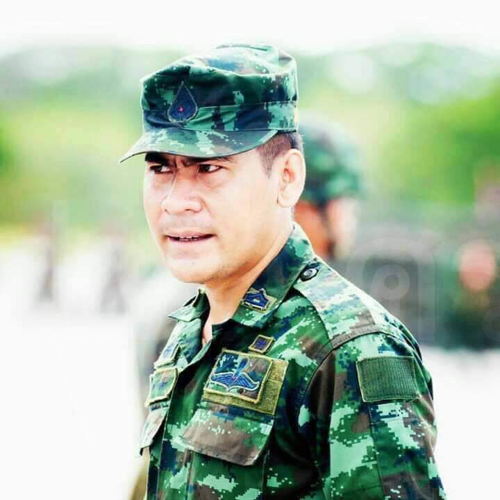 ขอแสดงความเสียใจต่อการจากไป และสดุดีต่อความเสียสละของครูฝึกนายสิบท่านนี้...
(เสียดายคนหล่อ 😭 )