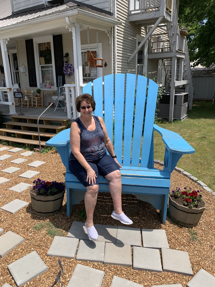 CAGirl4u's tweet photo. @Bbluechairlynch me, my sis and mom. was there for the first time on 6/2/19... (pic of me and my sis, and mom) https://t.co/HbP6rmIHip