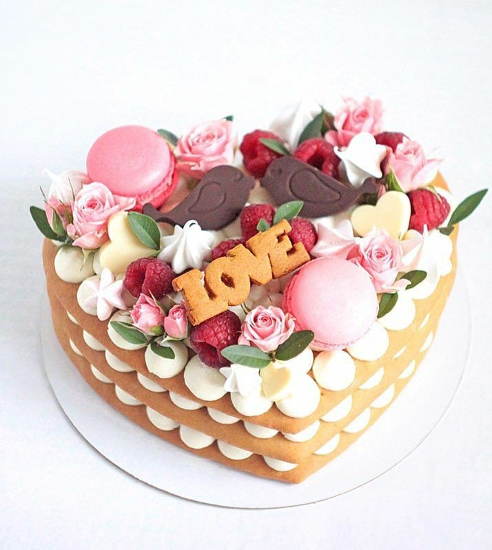 KarengScott_'s tweet photo. Fiz macarons e esse bolo para meu marido @KenScottt ❤ alguém vai querer? https://t.co/98WJKOZZfE