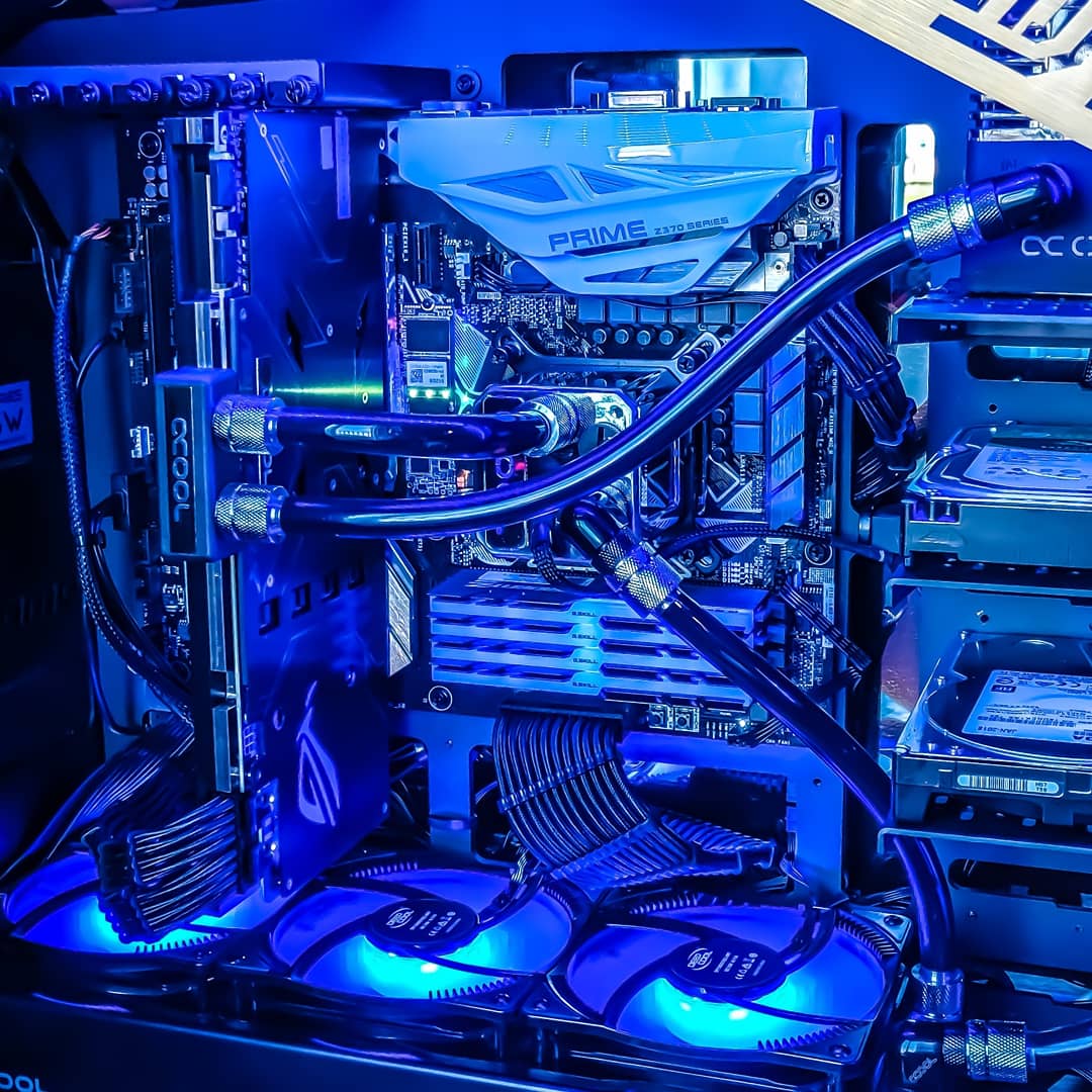 ModMyMods's tweet photo. Our buddy Travis from @Shellback_Tech put together this incredible looking @InWin D-Frame
#Radiator #FullCopper #Watercooling #Watercooled #Alphacooled #Alphacooling #Liquidcooled #CustomBuild #GamingPC #CustomSetup #CustomWatercooling #Copper #Inwin #dframe #pccase https://t.co/pugYAhq26O