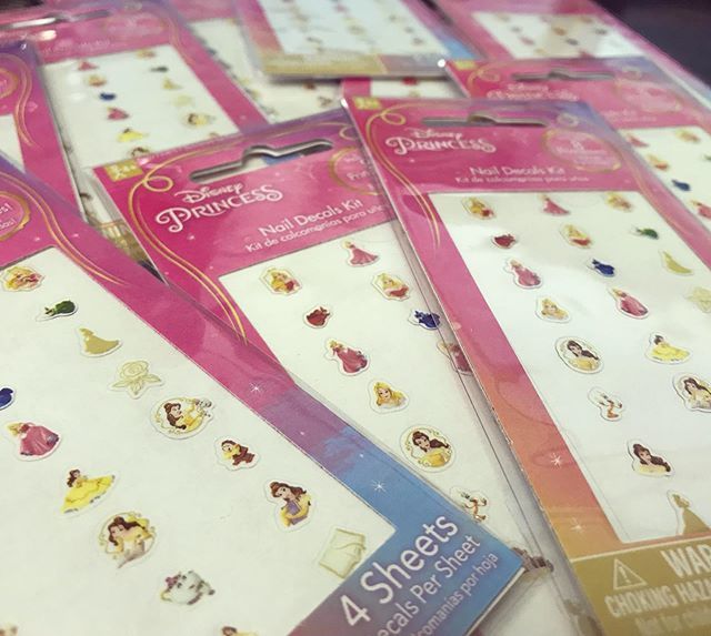 htfps's tweet image. Little known fact: I’m obsessed with @thedisneyprincesses 👸🏼 These #naildecals would be so cute in #nailart! 💅🏻 #nailsofinstagram #nails #disney #disneyprincess #doubletap #htfps #hardtofindpartysupplies instagram.com/p/ByS4ULigXFQ/
