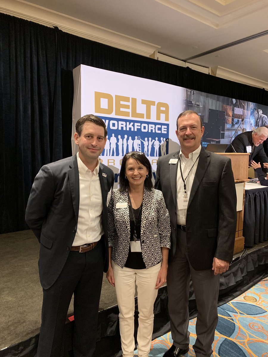 swgilk23's tweet photo. Apprenticeships provide a much needed mechanism to locally grow and retain talent. Particularly for the  100k+ available jobs in KY. Thx to @ARCgov and @DeltaRegional for advancing this critical work in the Appalachian and Delta Regions of KY. @KyWorkforce @KCTCS @KyEdWorkforce https://t.co/QZ8Wiln2ZS