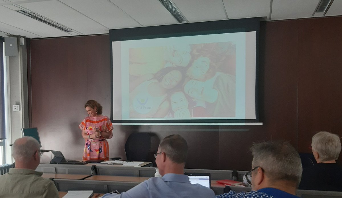 CedricStuyck's tweet photo. B.U.C. Eindhoven. Heidi De Pauw, CEO Child Focus. Belgische kinderen FTF terughalen? Een democratische rechtstaat draagt zorg voor haar burgers. Kinderen hebben geen keuze gemaakt. Menswaardigheid en kinderrechten. https://t.co/SVFEC3QtDI