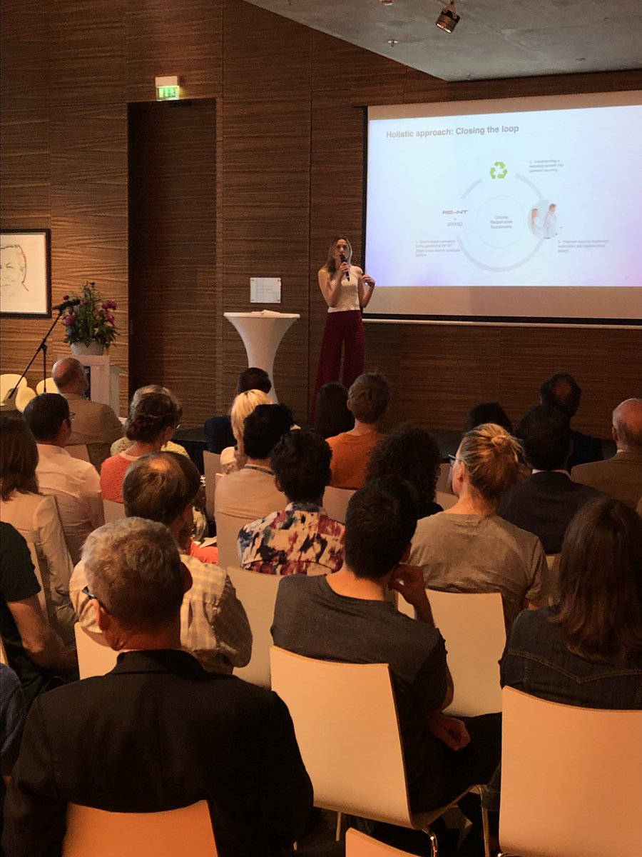 Material Matters! Es ist Europäische Nachhaltigkeitswoche. In der #NLBotschaft wird über Kreislaufwirtschaft und #Nachhaltigkeit gesprochen. Botschafter <a href="/WepkeKingma/">Wepke Kingma</a> eröffnet den Abend, Hauptredner ist der renommierte Architekt, Denker und Autor <a href="/thomasmrau/">Thomas M. Rau</a> #ESDW2019 #D4S19