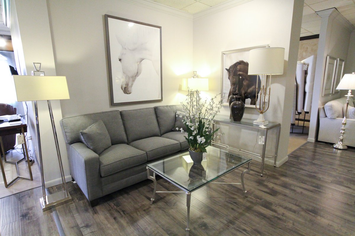 ReflectCustom's tweet photo. Check out some beautiful items that are currently on our floor ✨
Click the link to read 📖
https://t.co/ij03muZaMb https://t.co/Wt9sDh3DXL