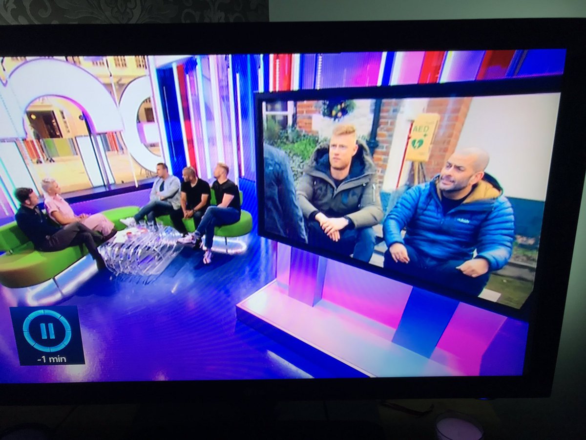 Defib_Dave_YAS's tweet photo. This is a Defib spotting first for me.
A defib on the telly on the telly πβ‘οΈ
#DefibGeek #IHaveNoLife
@YASCFR @YorksAmbulance https://t.co/MHquOfYxbx