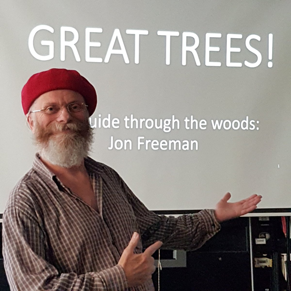 Only a few minutes until @TheJonFreeman begins his talk about #GreatTrees. @ClystGreatTrees @stthomaslib @HeritageFundSW @WoodlandTrust @oldweirdbritain 
#libraries
#ScienceInTheLibrary